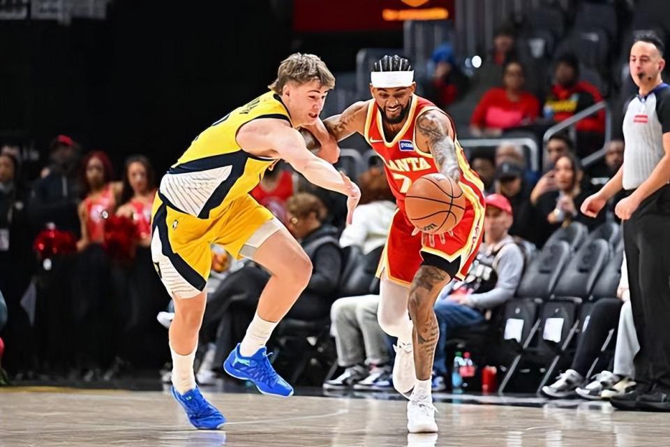 足球即时比分-得分能力确实出色，但老鹰后场大将的传球能力也确实是比较一般？