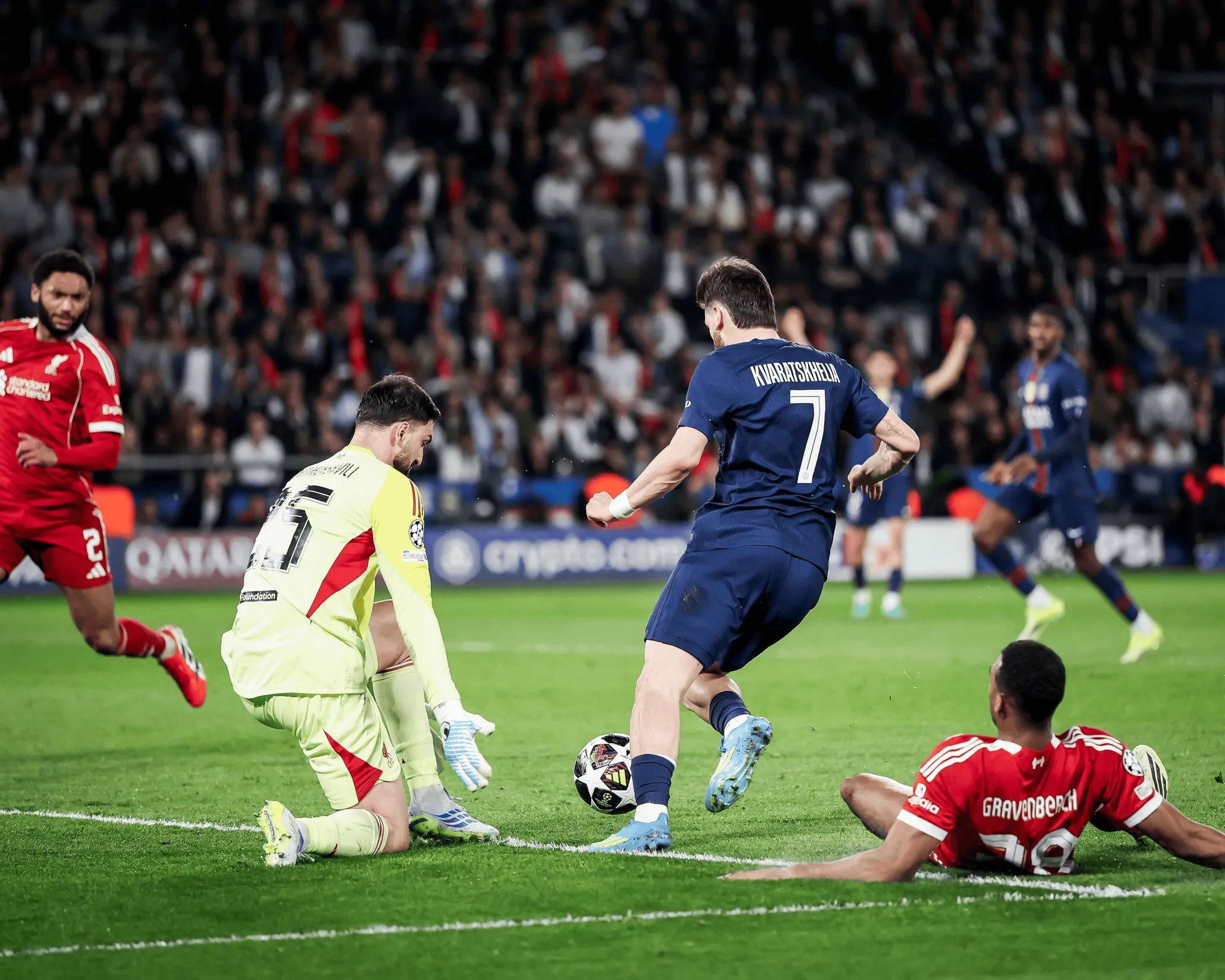 现场比分-巴黎2-0利物浦全场数据：射门18-3，射正6-0，绝佳机会4-0